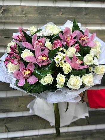 Букет цветов из: Розы и Хризантемы в Жатай
