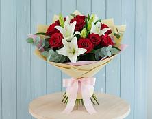 Букет цветов из:  Лилии и Розы в Жатай