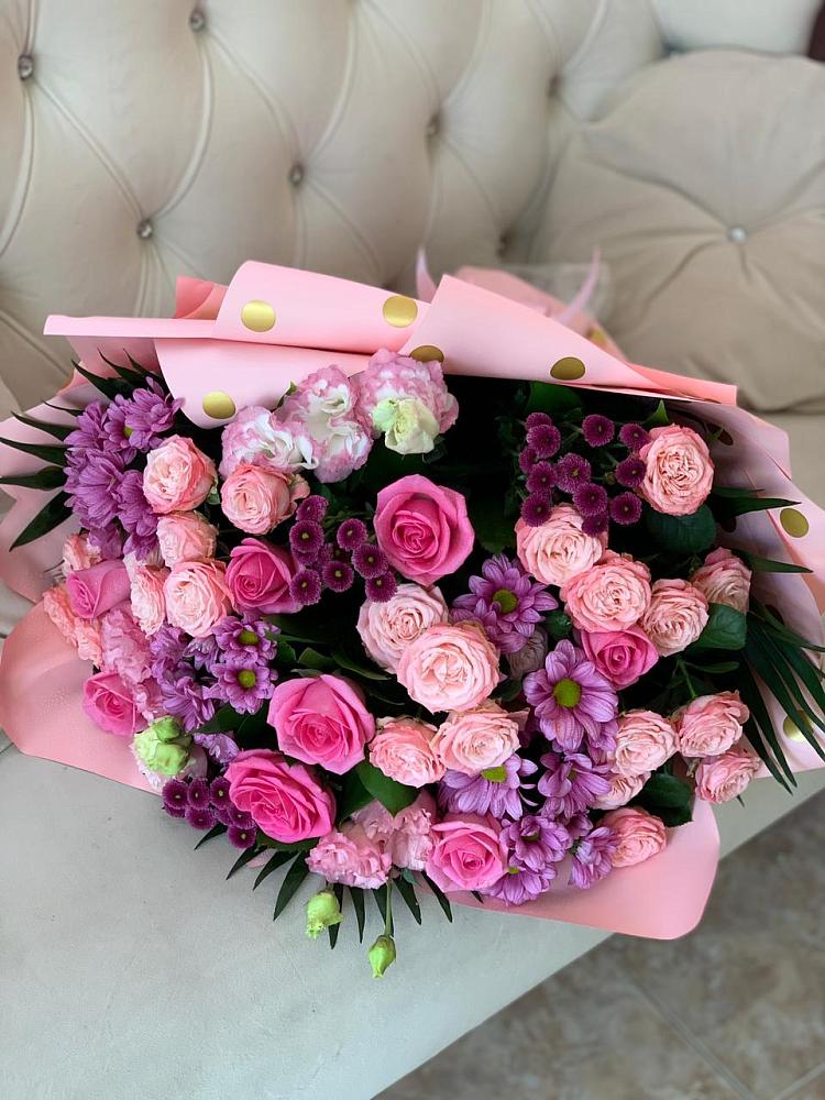 Букет цветов из: Хризантемы, Розы и Лизиантусы в Жатай