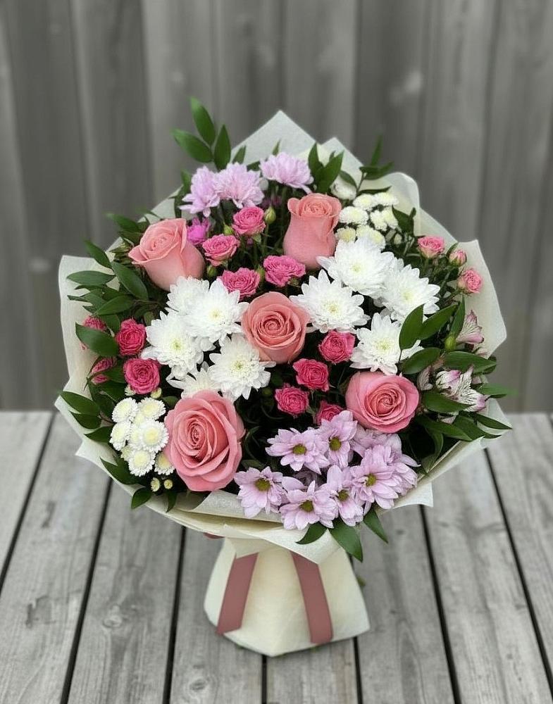 Букет цветов из: Альстромерии, Гвоздики, Розы и Хризантемы в Жатай