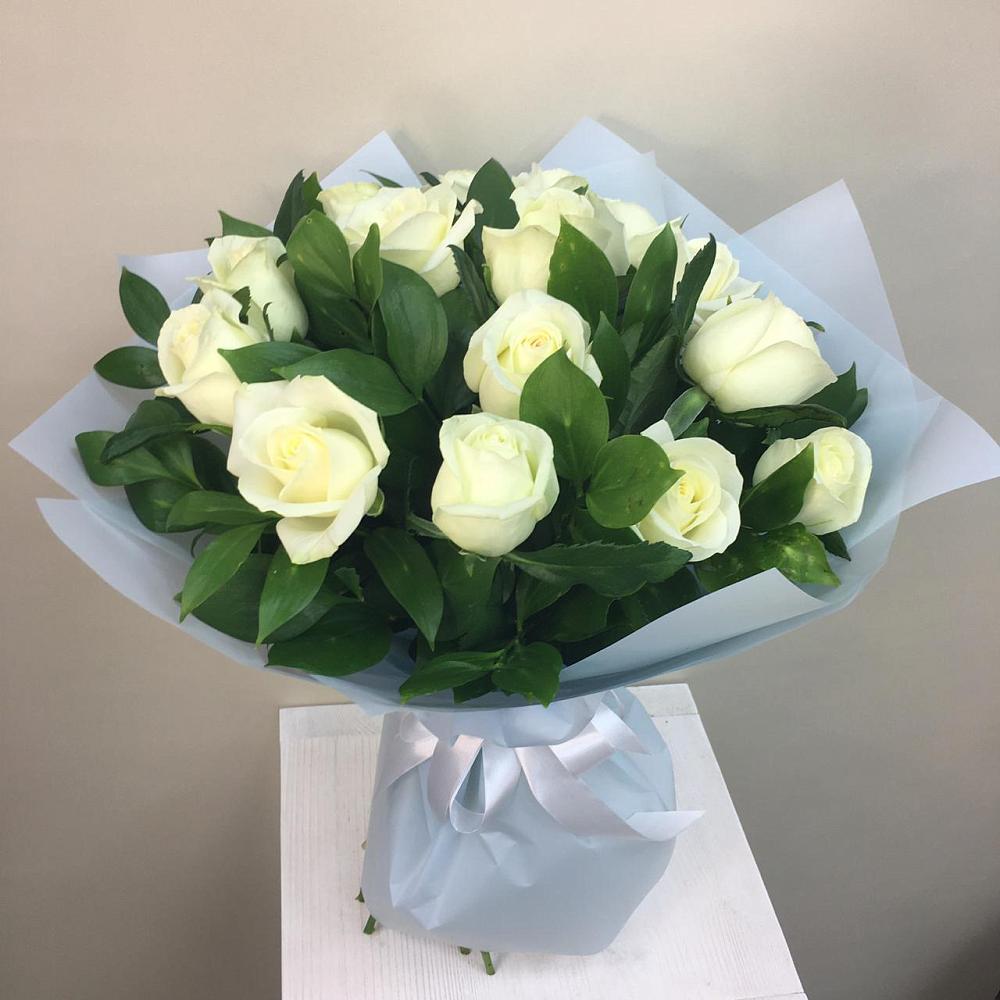 Букет 15 Белых роз Проуд в Жатай