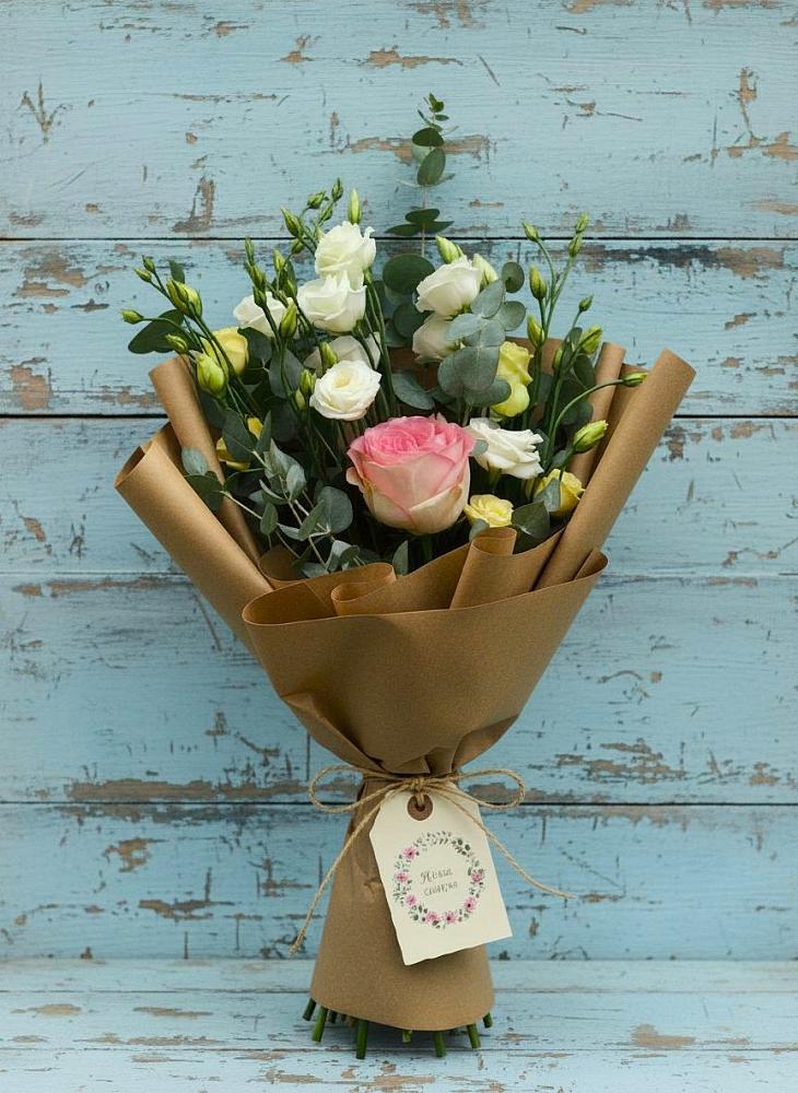 Букет цветов из: Розы и Лизиантусы в Жатай