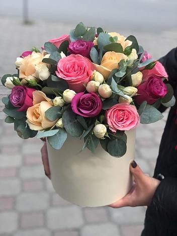 Цветочная композиция из Розы в шляпной коробке в Жатай