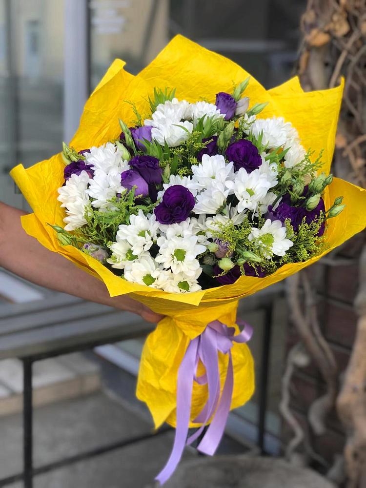 Букет цветов из: Ирисы, Хризантемы и Ромашки в Жатай