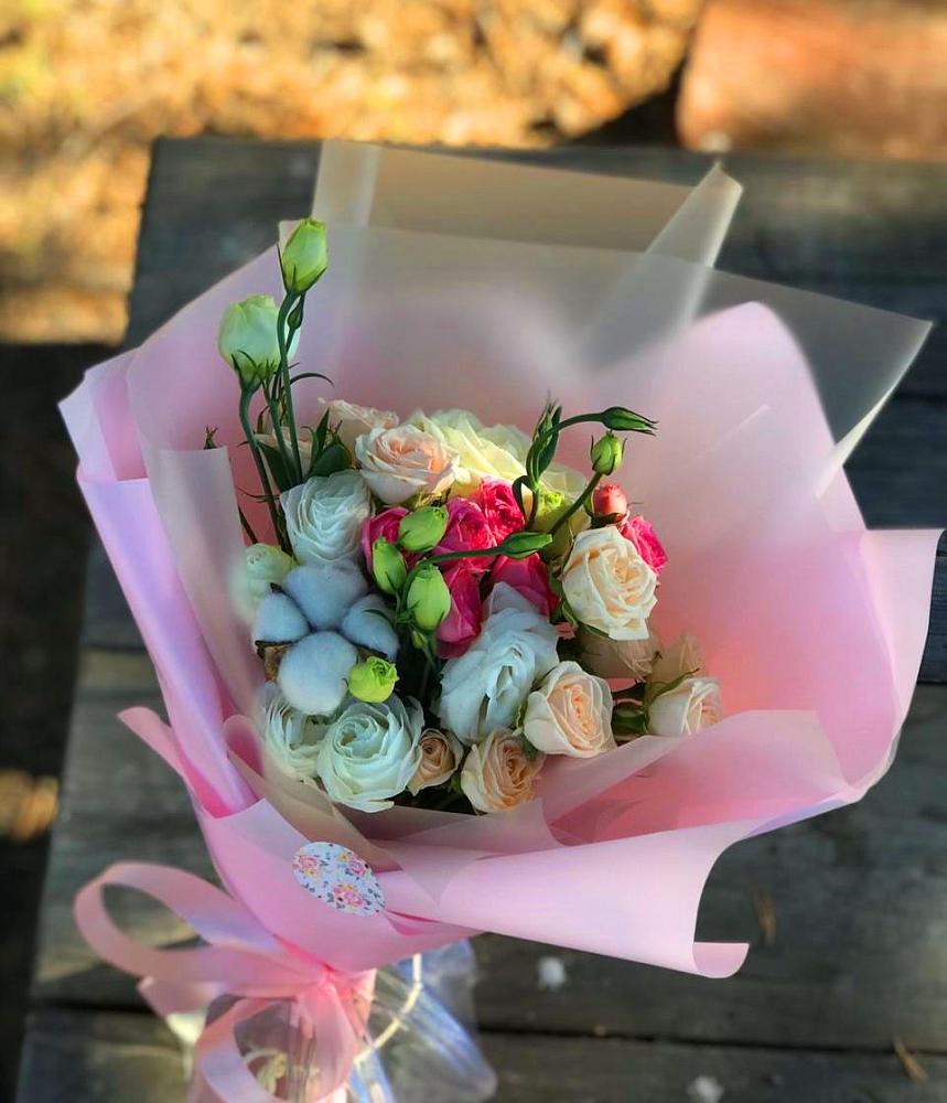 Букет цветов из: Розы и Лизиантусы в Жатай