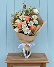 Букет цветов из:  Альстромерии, Лизиантусы, Розы и Хризантемы в Жатай