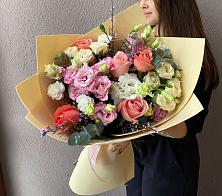 Букет цветов из:  Розы, Лизиантусы и Гвоздики #REPLACE_PRED# Жатай