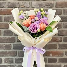 Букет цветов из:  Лизиантусы и Розы в Жатай