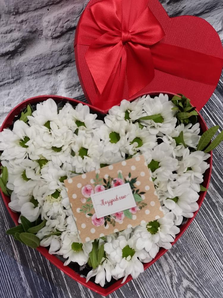 Цветочная композиция из Хризантемы в виде сердца в Жатай