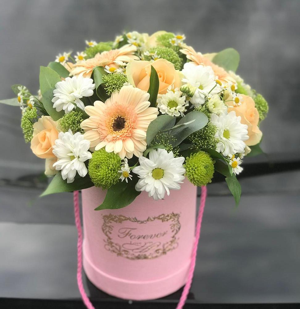 Цветочная композиция из Розы, Герберы и Хризантемы в шляпной коробке в Жатай