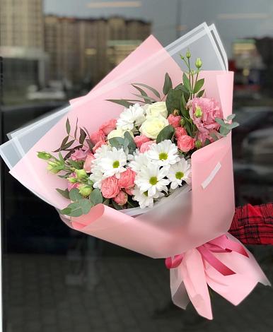 Букет цветов из: Розы, Лизиантусы и Хризантемы в Жатай