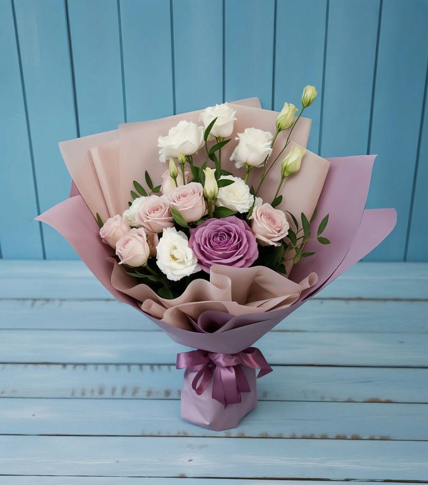 Букет цветов из: Розы и Лизиантусы в Жатай